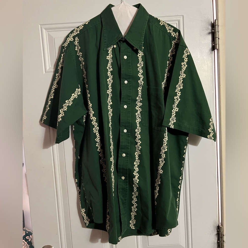 Náutica green Hawaiian shirt size large with white floral print stripes size L